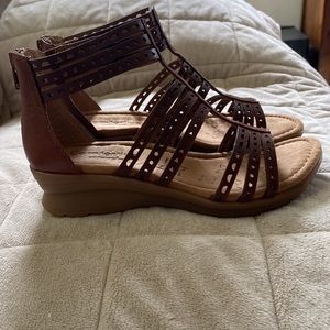 NWOT Comfortiva Sandals